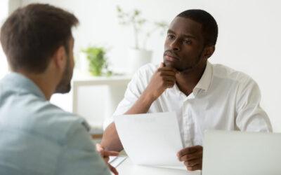 « Parlez-moi de vous » : comment se présenter en entretien ?